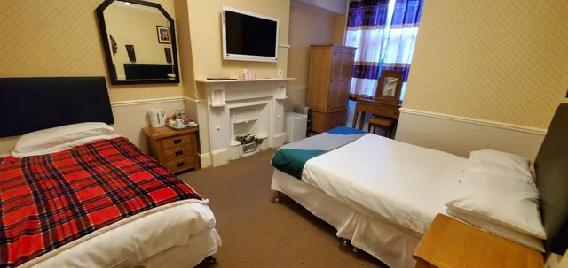 غرفة قياسية ثلاثية بسرير مزدوج وسرير فردي، Diamonds Guest House 7/10
