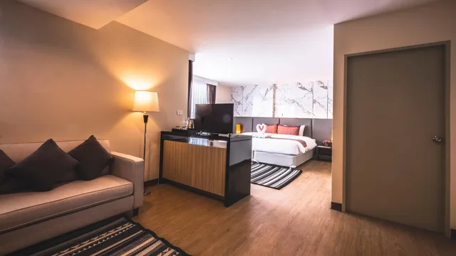 جناح بسرير كينج بشرفة، Sinsuvarn Airport Suite 2/9