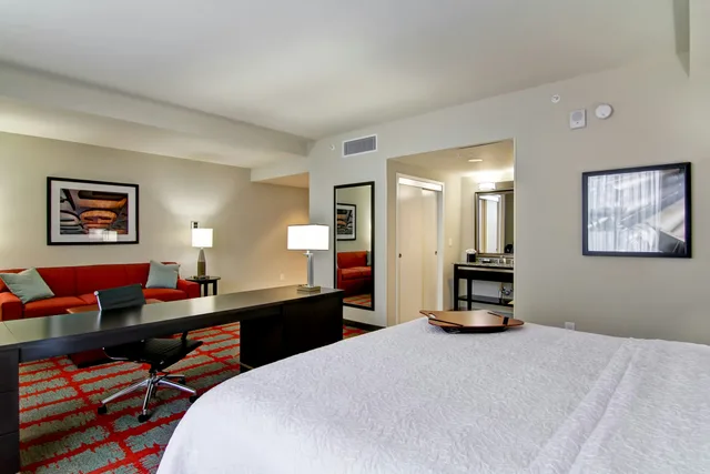 Studio, King Bed, Accessible, Hampton Inn Suites Cincinnati Downtown 1/7