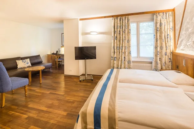 غرفة ثلاثية بسرير مزدوج وسرير فردي، Hotel Adler Zurich 1/4