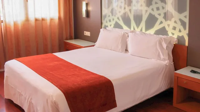 غرفة قياسية بسرير كينج، Hotel Granada Palace Affiliated by Melia 2/4