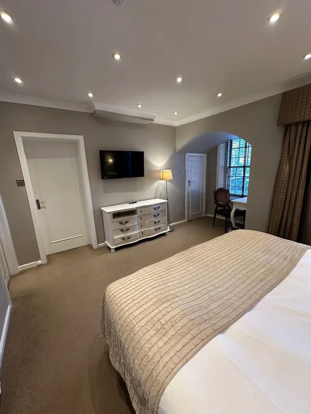جناح تنفيذي بسرير كينج، Langtry Manor Hotel 4/7
