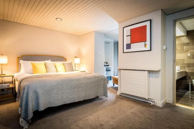 Plush Room, Double Bed, Number 31 1/1