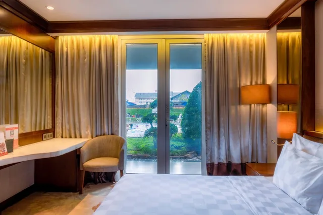 غرفة بسرير مزدوج بشرفة، SWISS-BELHOTEL BORNEO BANJARMASIN 3/8