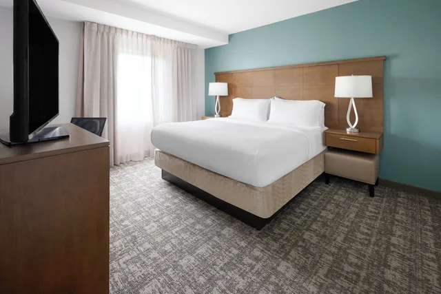 جناح بسرير كينج بغرفتي نوم بمطبخ، Staybridge Suites Harrisburg Hershey 1/4