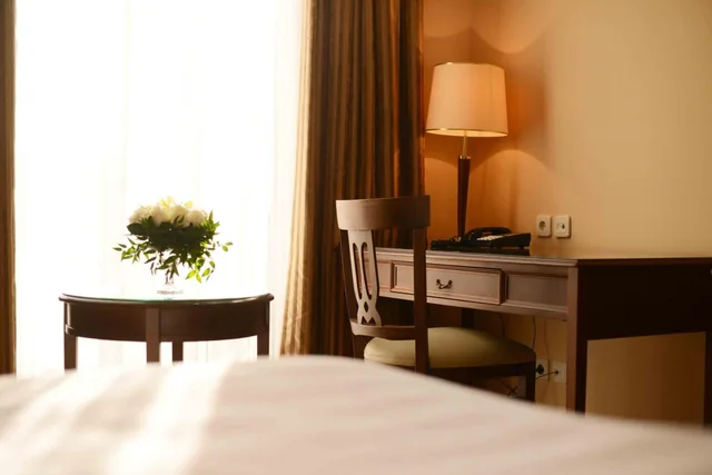 غرفة قياسية بسرير كينج، Lotte City Hotel Tashkent Palace 2/3