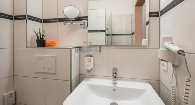 غرفة مفردة، GS Hotel 8/13