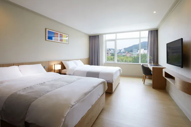 Family, 2 Double Beds, City View, Pool Access، Lahan Hotel Jeonju 2/5