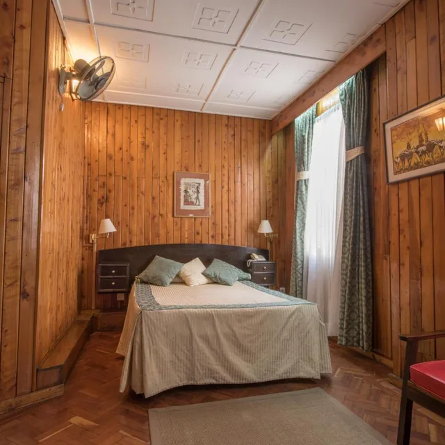 غرفة قياسية بسرير كينج، OAKWOOD HOTEL 2/7
