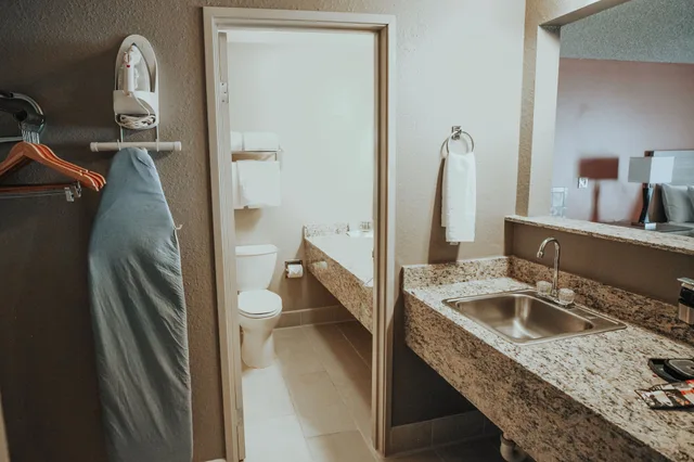 غرفة قياسية بسرير كينج، Best Western Pecos Inn 7/7