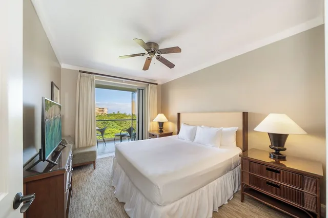 1 Bedroom, King Bed, 2 Sofa, Den, OUTRIGGER Honua Kai Resort & Spa 4/10