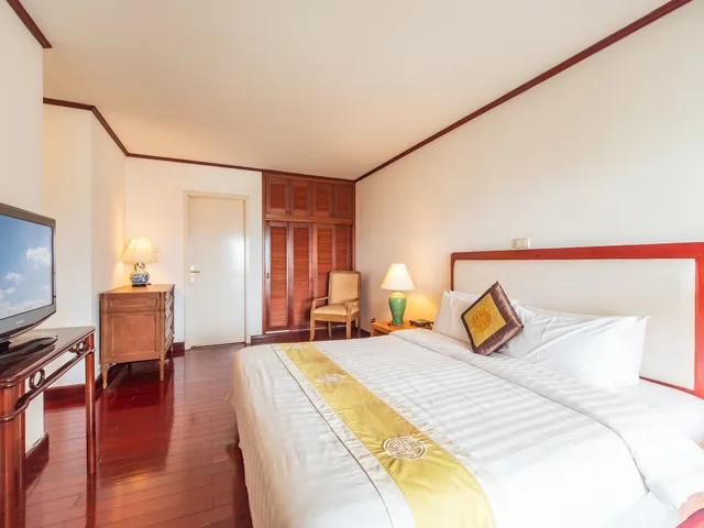 4 Bedrooms, Suite, 1 Single and 3 Double Beds, Saigon Domaine Luxury Residences 2/10