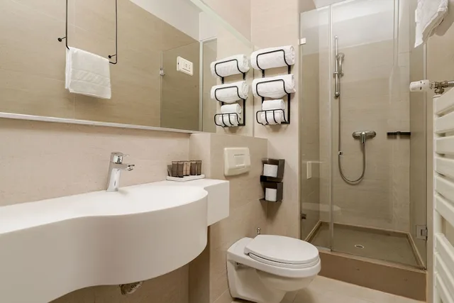 جناح تنفيذي بسرير كوين مع أريكة، Crystal Palace Hotel 1/1