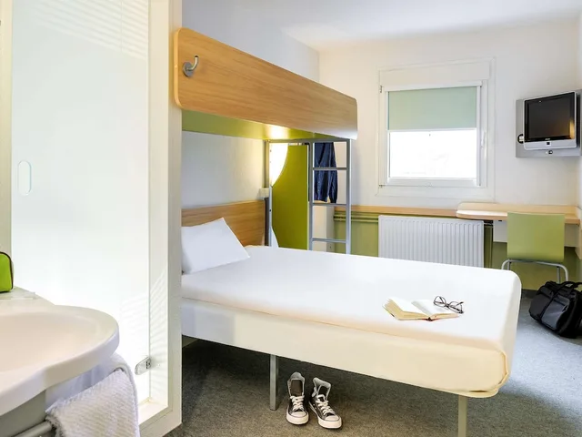 غرفة ثلاثية بسرير مزدوج وسرير بطابقين، Ibis Budget Rambouillet 4/4