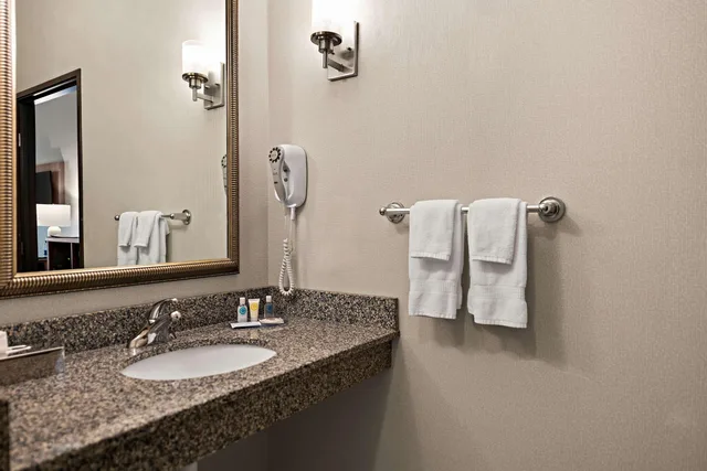 جناح بسرير كينج لذوي الإعاقة، Comfort Suites Hudson I-94 Hudson WI 4/6