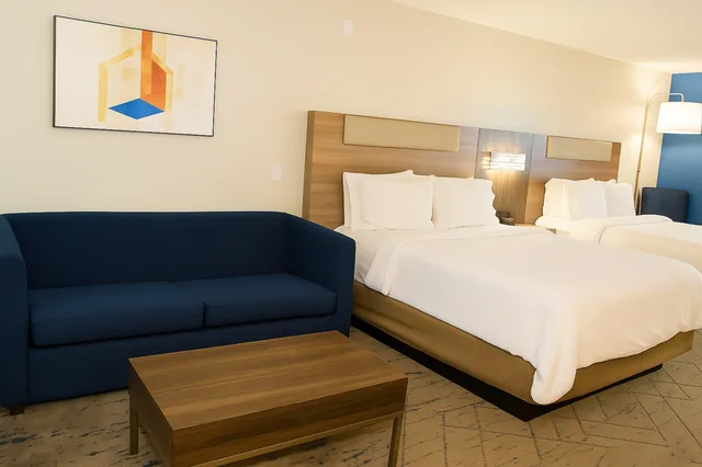 غرفة بسريرين كوين لذوي الإعاقة، Holiday Inn Express Hotel And Suites Alliance 1/3