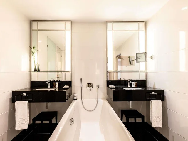 جناح سوبيريور بسرير كينج وسرير كوين، Sofitel Frankfurt Opera 3/5