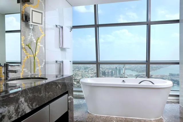 غرفة ديلوكس بسرير مزدوج بإطلالة على البحر، Conrad Abu Dhabi Etihad Towers 3/3