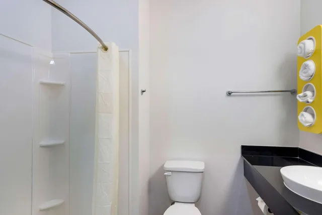 2 Queen Beds - Smoking, Micfridge, Motel6 Channelview, TX 10/10