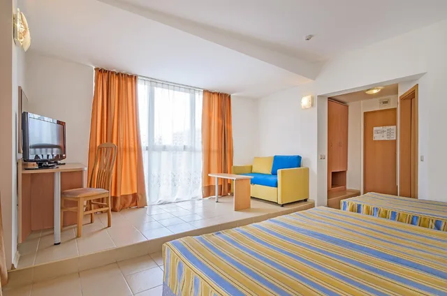 Room, Triple, Balcony, Gloria St. Constantine 4/10