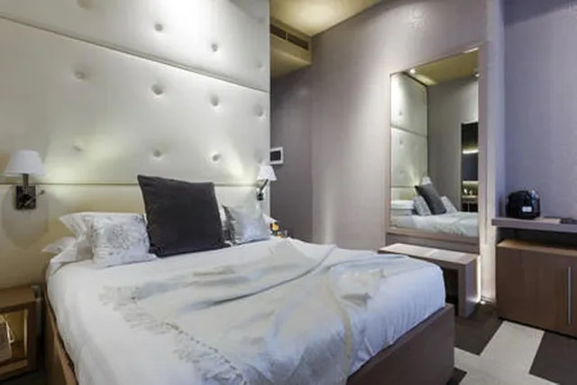Junior Suite, Double Bed, Sofa, Private Luxury Suite 3/5
