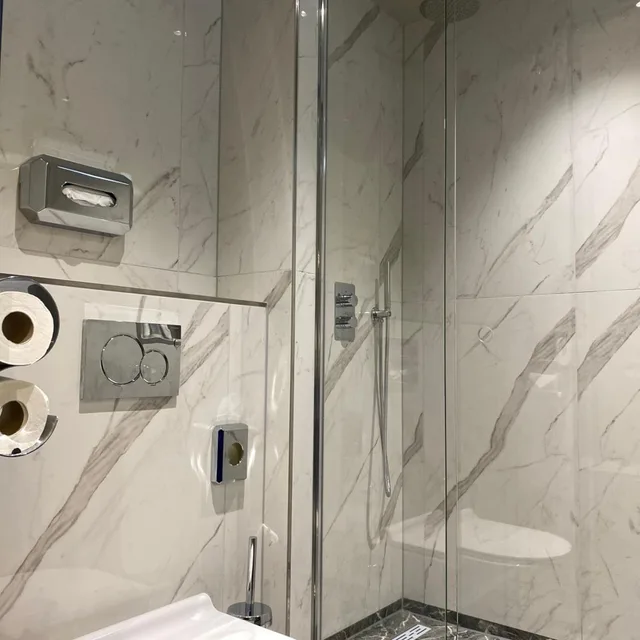 غرفة قياسية كبيرة بسرير مزدوج بشرفة بإطلالة، G Hotel 8/8