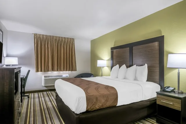 Deluxe, King Bed, Motel6 Lancaster, PA 2/7