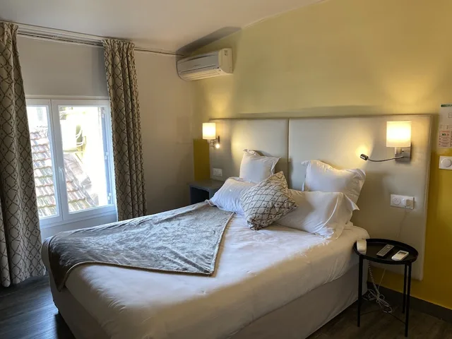 غرفة قياسية صغيرة بسرير كوين، Majestic Hotel 2/10