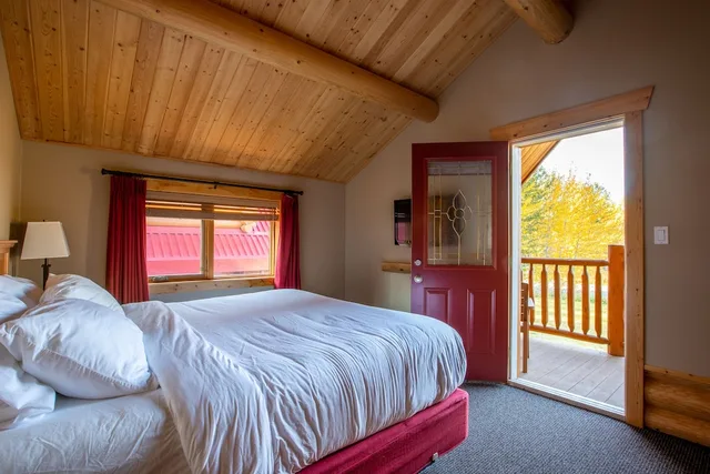 كابينة تنفيذية بسريرين كينج، Miette Mountain Cabins 1/2
