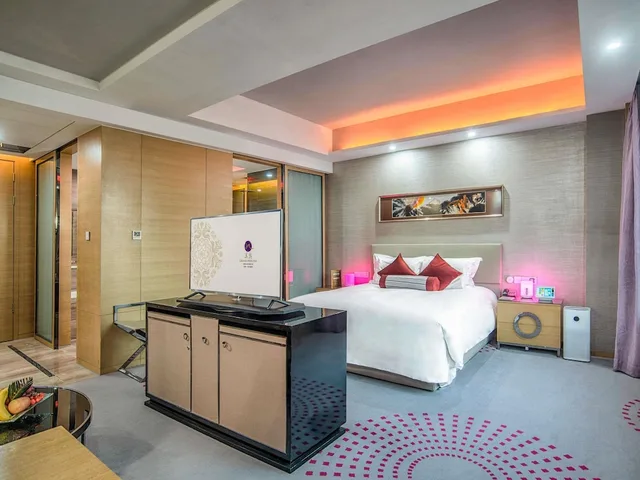 Junior Suite, King Bed, Grand Mercure Jinan Sunshine 3/6