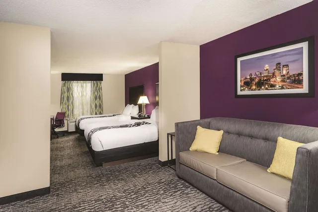 غرفة ديلوكس بسريرين كوين، La Quinta Inn & Suites by Wyndham Louisville East 3/9