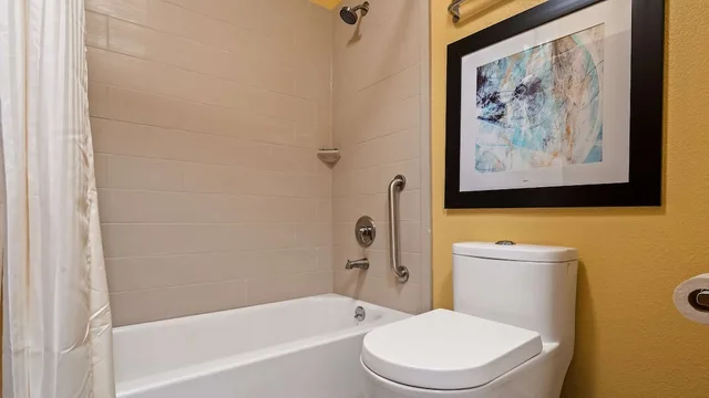 غرفة قياسية بسرير كينج، Best Western Dewitt 6/8
