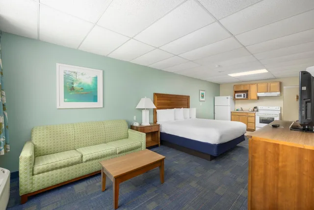 Studio, King Bed, Sofa, Kitchenette, Beachside Resort 5/7