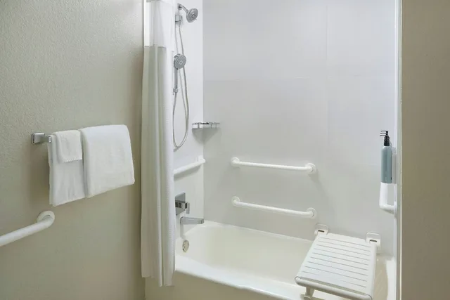جناح بسريرين مزدوجين مع أريكة، Courtyard by Marriott West Palm Beach 4/8