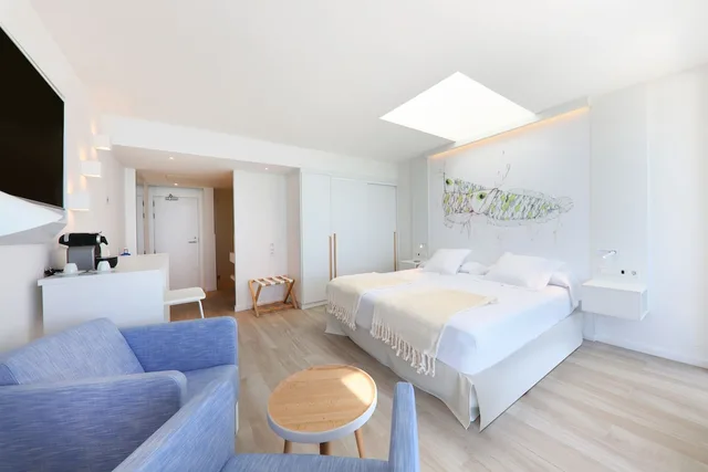 Junior Suite, Studio, King Bed, Sea View, Priority Location، Iberostar Waves Bahia de Palma - Adults Only 4/6