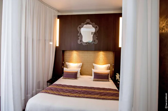 جناح ديلوكس بسرير كينج مع أريكة، Hotel Francois Premier Cognac Centre 1/4
