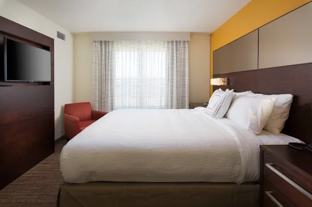 جناح بسرير كينج مع أريكة، Residence Inn Kansas City At the Legends 1/5