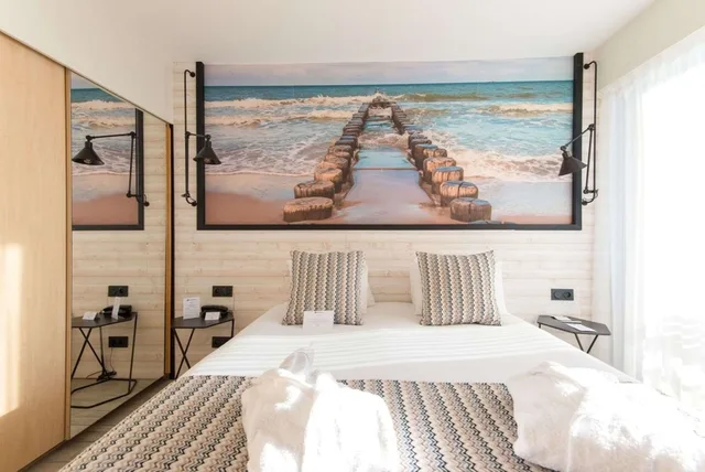 غرفة سوبيريور بسرير كينج بإطلالة على البحر، Best Western Plus Hotel Canet-Plage 7/10