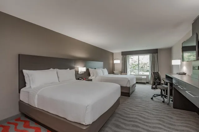 غرفة بسريرين لذوي الإعاقة، Holiday Inn Mishawaka North 3/6