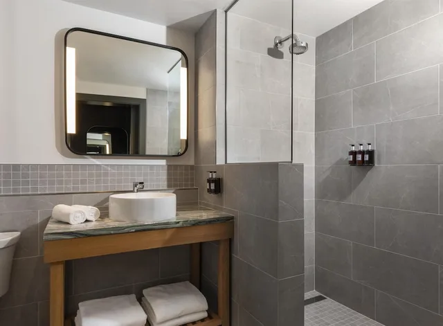 Urban, King Bed, Kissel Uptown Oakland, in the Unbound Collection by Hyatt 8/8