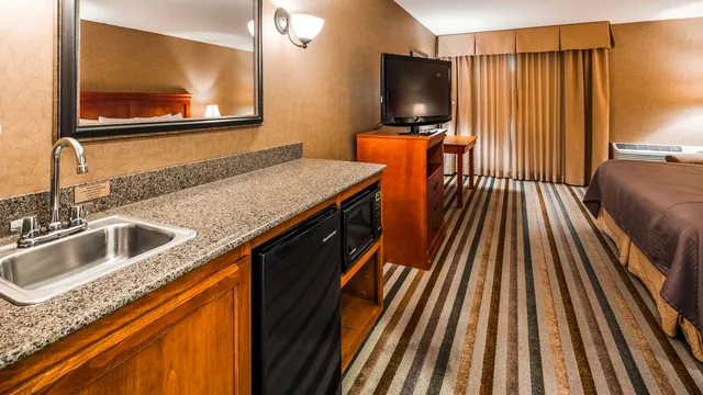 Room, King Bed, Best Western Pendleton Inn 5/6