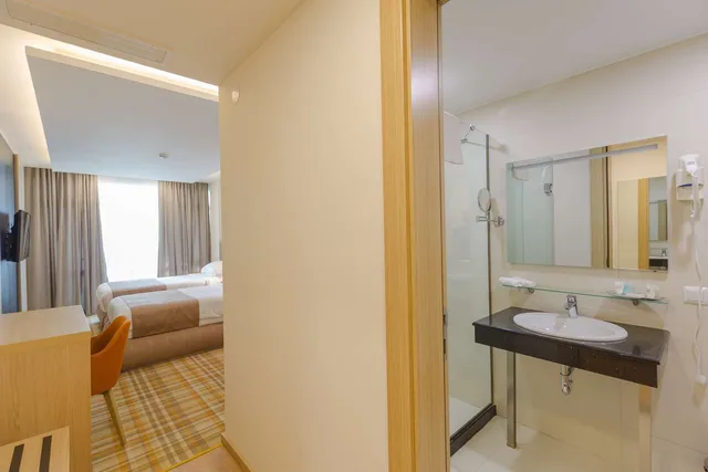 جناح تنفيذي بانورامي بسرير كينج بشرفة بإطلالة، Best Western Premier Batumi 4/4
