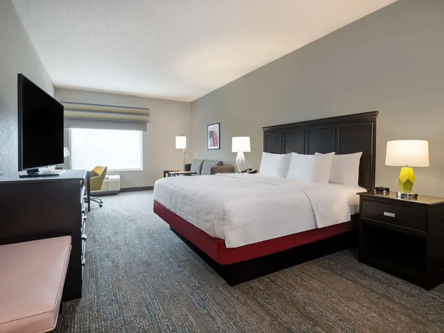 غرفة ديلوكس بسرير كينج مع أريكة، Hampton Inn West Palm Beach Fl Turnpike 4/9