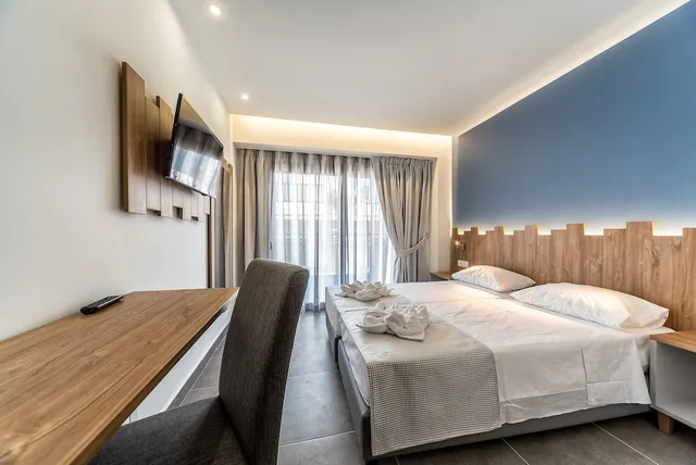 غرفة سوبيريور بسرير كوين بإطلالة على المسبح، Pollis Hotel 4/9