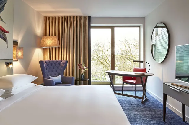 غرفة بسريرين منفصلين وسرير كينج، Hyatt Regency Amsterdam 6/9