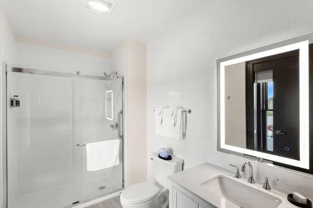 غرفة قياسية بسرير كينج، Tygart Hotel, Ascend Hotel Collection Elkins WV 9/10