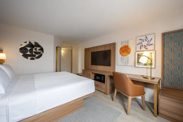 Leisure, King Bed، Holiday Inn Hotel And Suites Winnipeg Downtown 2/4