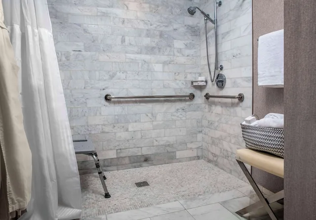 1 Bedroom, Suite, King Bed, Ocean Front, Sofa, Accessible، Conrad Fort Lauderdale Beach 10/10