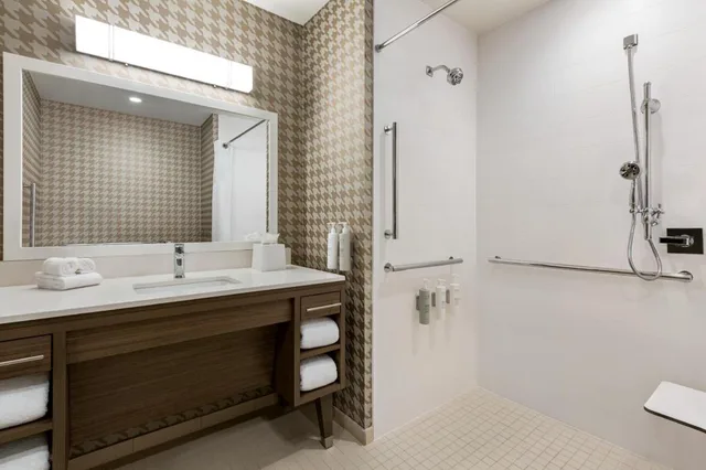 جناح استوديو بسرير كينج مع أريكة لذوي الإعاقة، Home2 Suites by Hilton Nashville West End Avenue 2/5