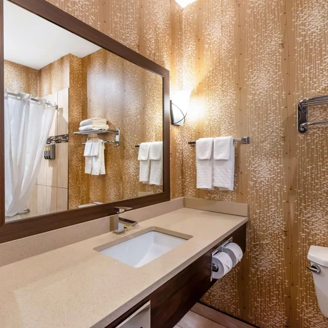 غرفة بسرير كينج بجاكوزي بمطبخ، Best Western Plus Kindersley Hotel 6/10